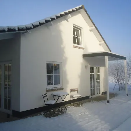 Cosy Overlooking The Meadows *